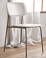 Esa silla de comedor apilable Esa silla de comedor apilable