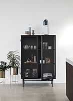 Edge vitrina hierro negro Edge vitrina hierro negro